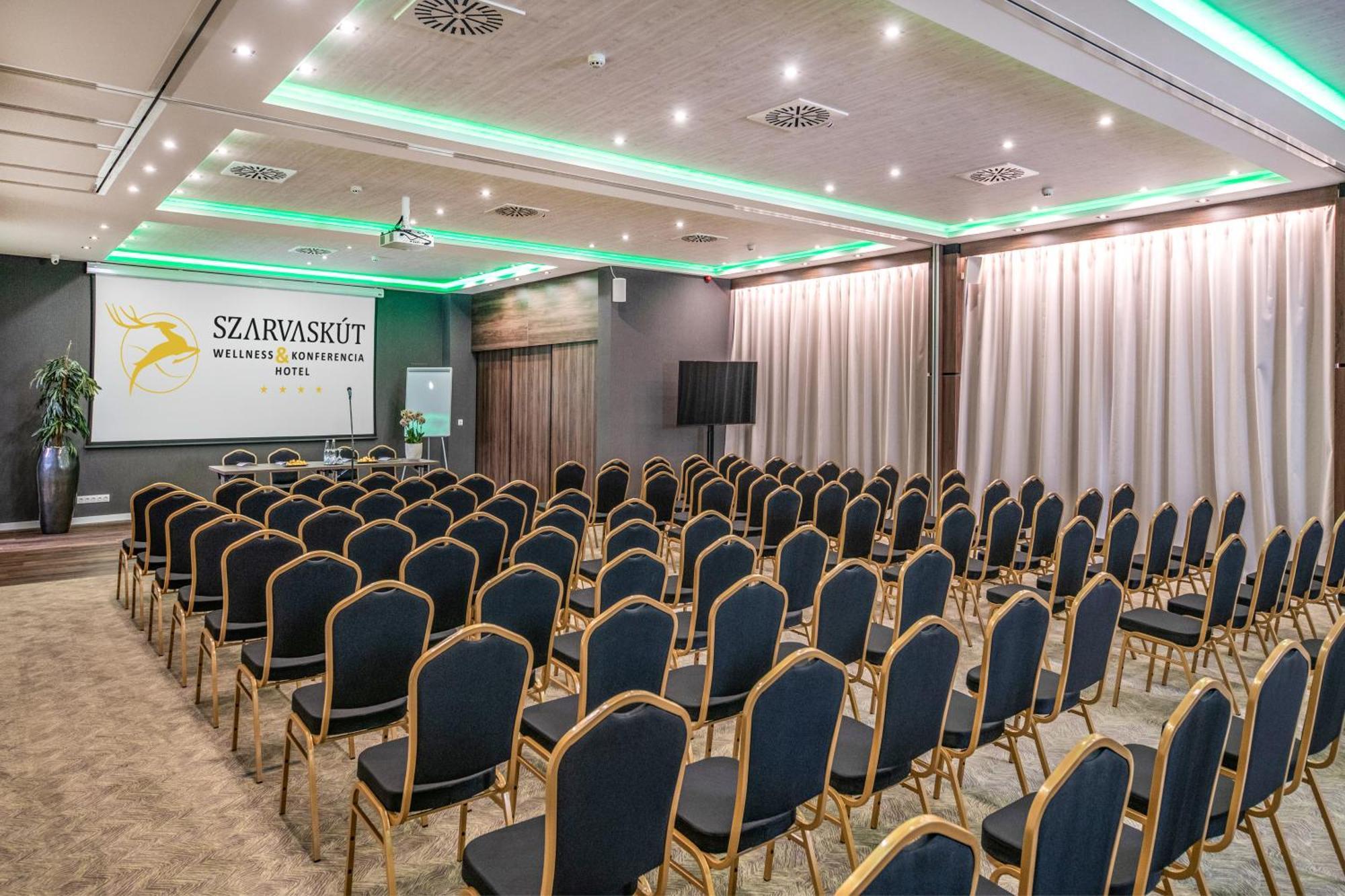 Szarvaskut Hotel Zirc Exterior photo